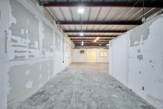 1300 S Frazier St, Conroe, TX à louer Photo de l’immeuble– Image 1 sur 14