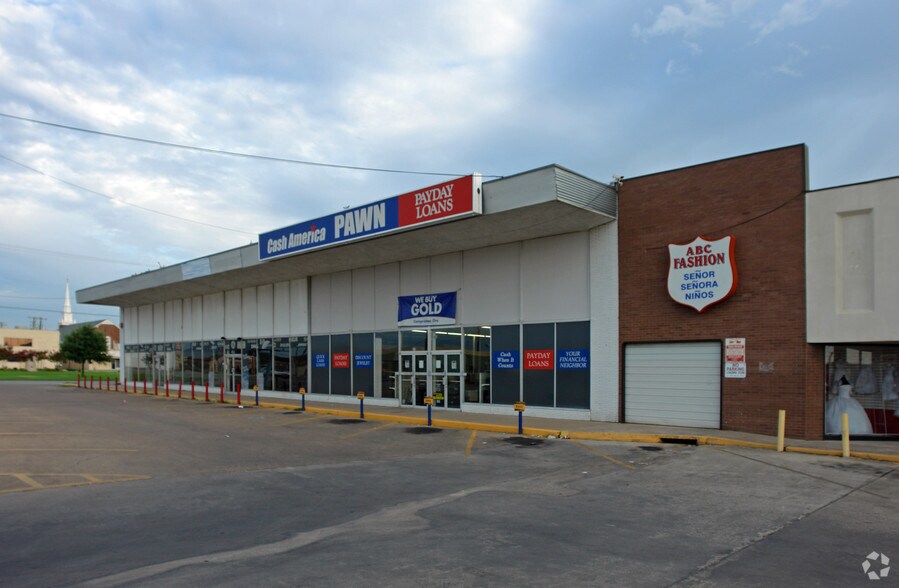 302-306 E Main St, Grand Prairie, TX à louer - Photo de l’immeuble – Image 3 sur 3