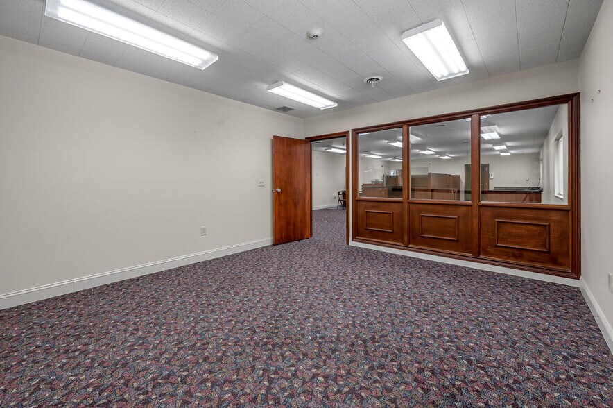 250 Crossfield Dr, Versailles, KY à vendre - Photo de l’immeuble – Image 3 sur 48