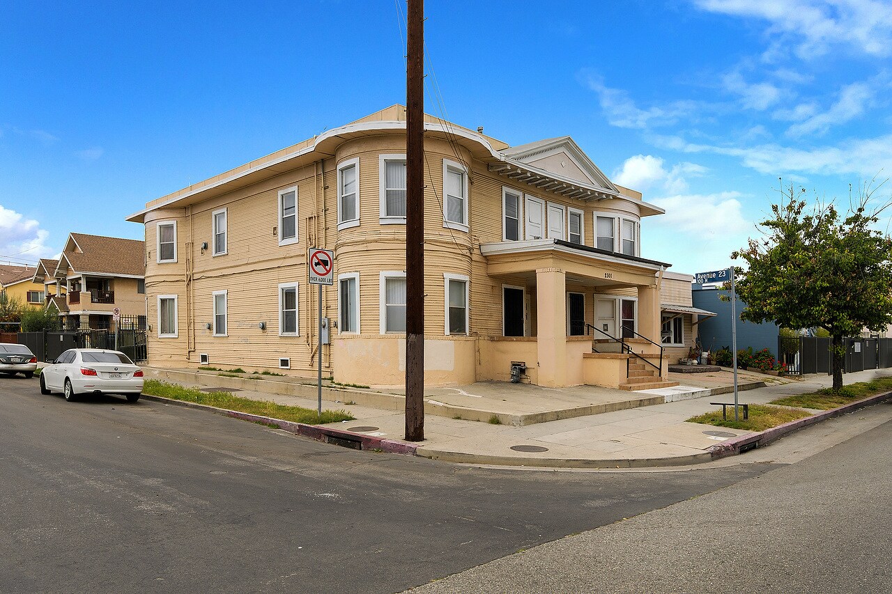2301 Pasadena Ave, Los Angeles, CA à vendre Photo de l’immeuble– Image 1 sur 16