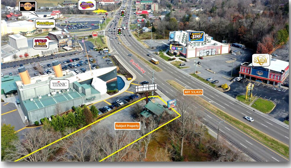 2140 Parkway, Pigeon Forge, TN à louer - Photo de l’immeuble – Image 2 sur 6