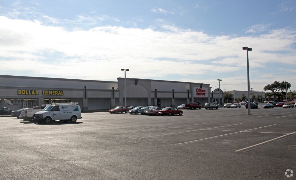 458-655 W Brandon Blvd, Brandon, FL à louer - Photo de l’immeuble – Image 2 sur 5