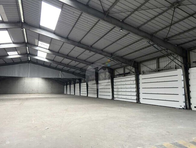 Plus de détails pour Local d’activités à vendre