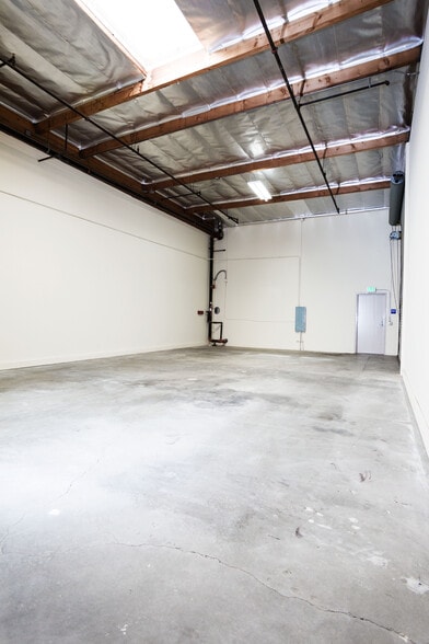 4572 Telephone Rd, Ventura, CA à louer - Photo de l’immeuble – Image 3 sur 21