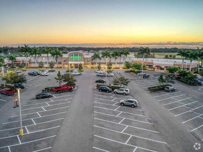 Bayshore Rd, North Fort Myers, FL à louer - Photo de l’immeuble – Image 2 sur 11