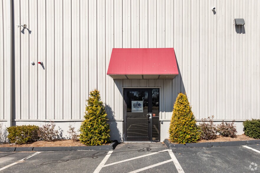 220 Canton St, Stoughton, MA à louer - Photo de l’immeuble – Image 2 sur 5