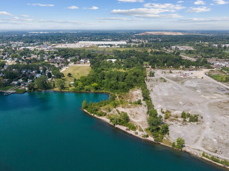 1649 Jefferson Ave, Trenton, MI à vendre - Photo de l’immeuble – Image 3 sur 5