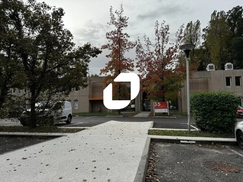 Bureau dans Meylan à louer - Photo de l’immeuble – Image 1 sur 7