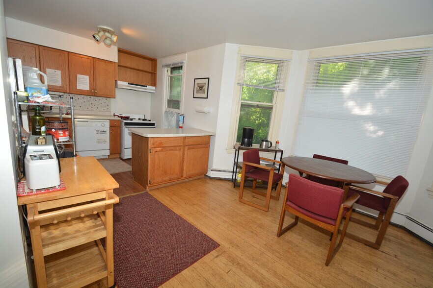 328 Augusta Ave, Dekalb, IL à vendre - Photo de l’immeuble – Image 3 sur 15