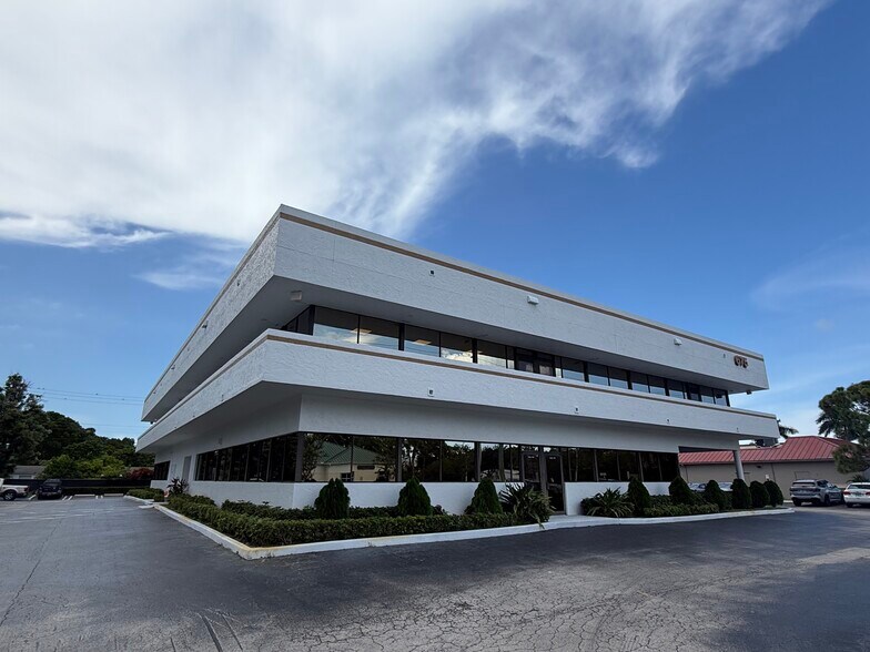 675 W Indiantown Rd, Jupiter, FL à louer - Photo de l’immeuble – Image 2 sur 15