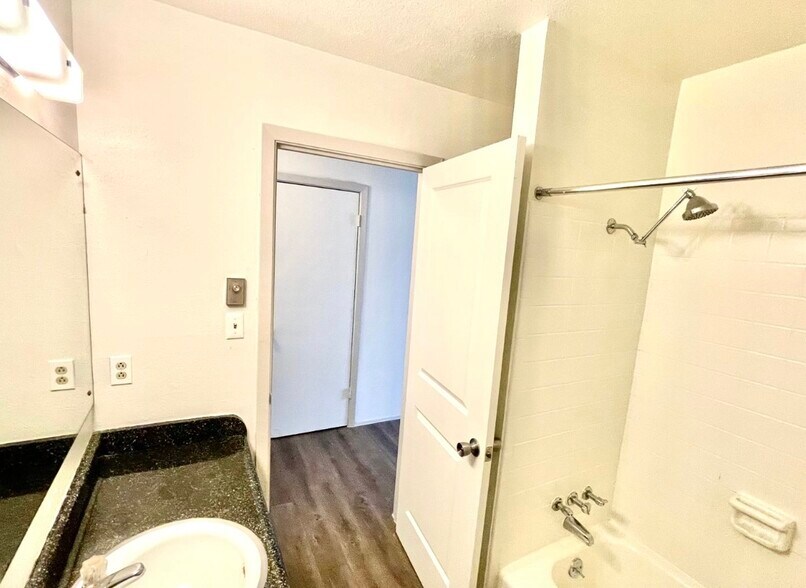 5806 Belmoor Dr, Austin, TX à vendre - Photo de l’immeuble – Image 2 sur 7