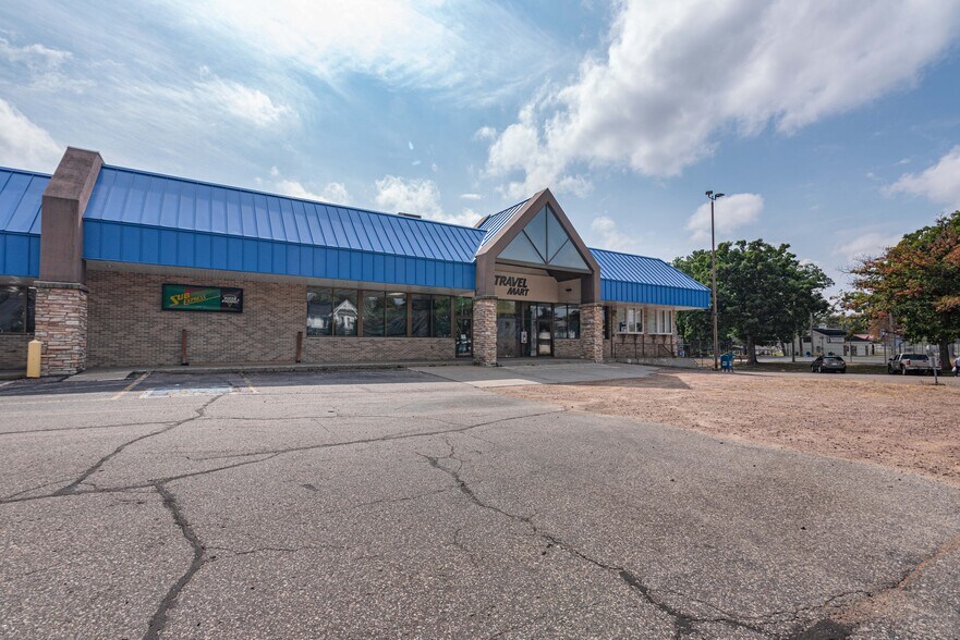 802 Broadway, Wisconsin Dells, WI à vendre - Photo de l’immeuble – Image 1 sur 24