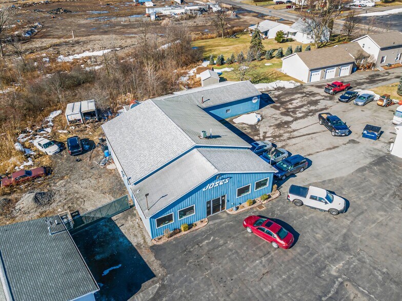 5621 Lockport Rd, Niagara Falls, NY à louer - Photo de l’immeuble – Image 2 sur 19