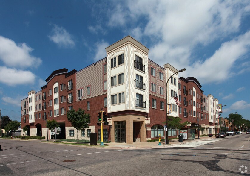 1900 Central Ave NE, Minneapolis, MN à louer - Photo de l’immeuble – Image 1 sur 5