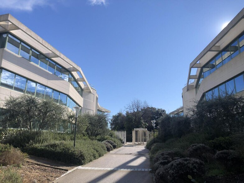 Bureau dans Valbonne à louer - Photo de l’immeuble – Image 2 sur 15