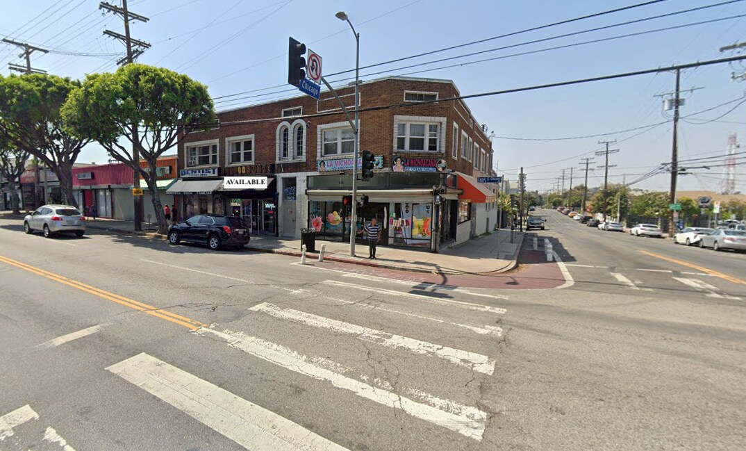 2202 E Cesar E Chavez Ave, Los Angeles, CA à louer Photo de l’immeuble– Image 1 sur 7