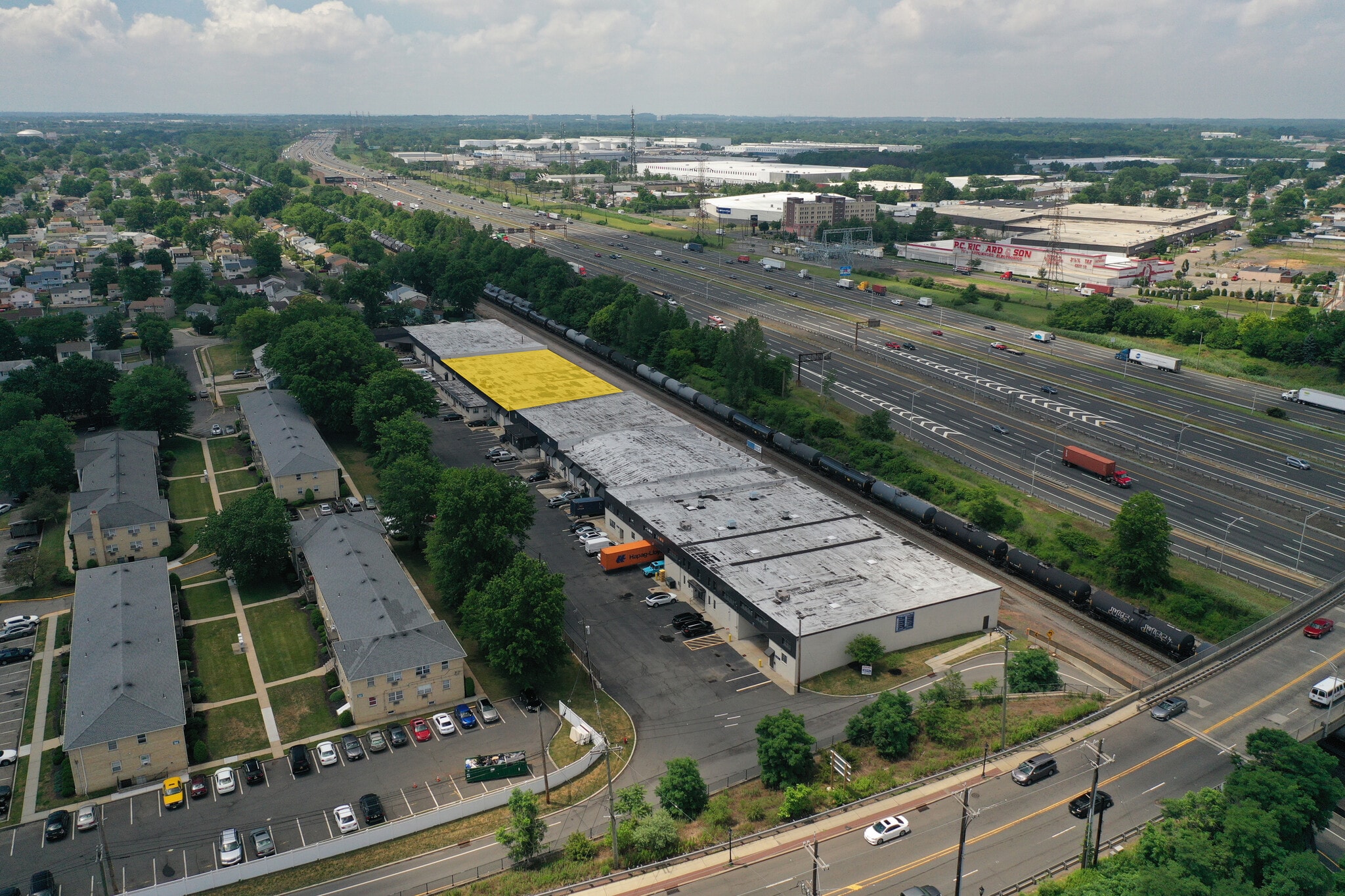 1001 Roosevelt Ave, Carteret, NJ à louer Photo intérieure– Image 1 sur 2