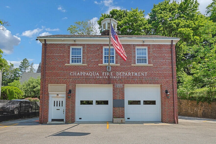 11 Senter St, Chappaqua, NY à vendre - Photo principale – Image 1 sur 12