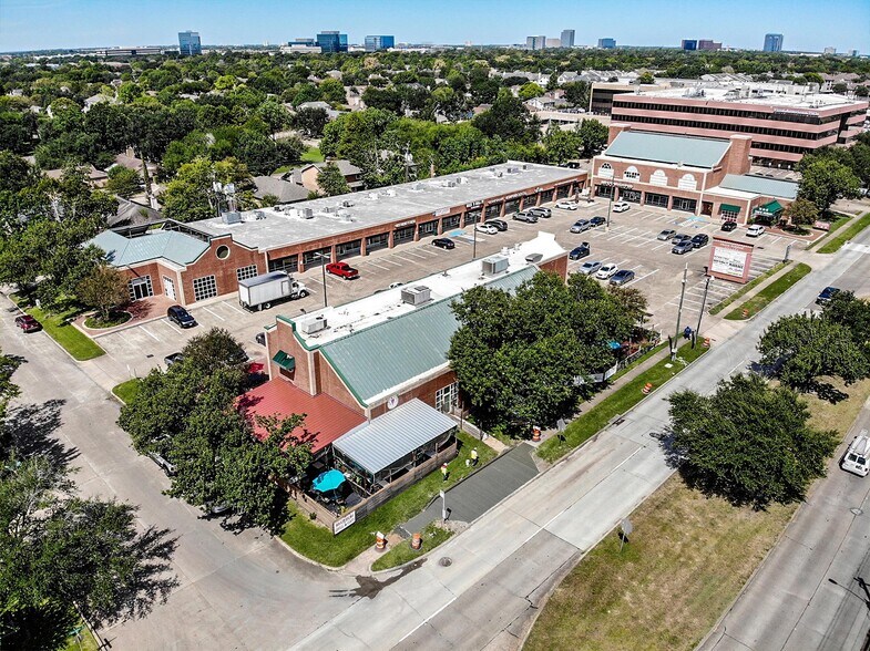 1570 S Dairy Ashford Rd, Houston, TX à louer - Photo de l’immeuble – Image 3 sur 16