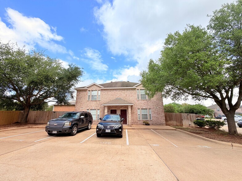 1128-1136 Gridiron Drive, College Station, TX à vendre - Photo de l’immeuble – Image 3 sur 24