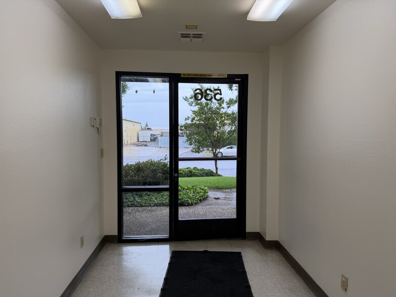 536 Hi Tech Pky, Oakdale, CA à louer - Photo de l’immeuble – Image 3 sur 13