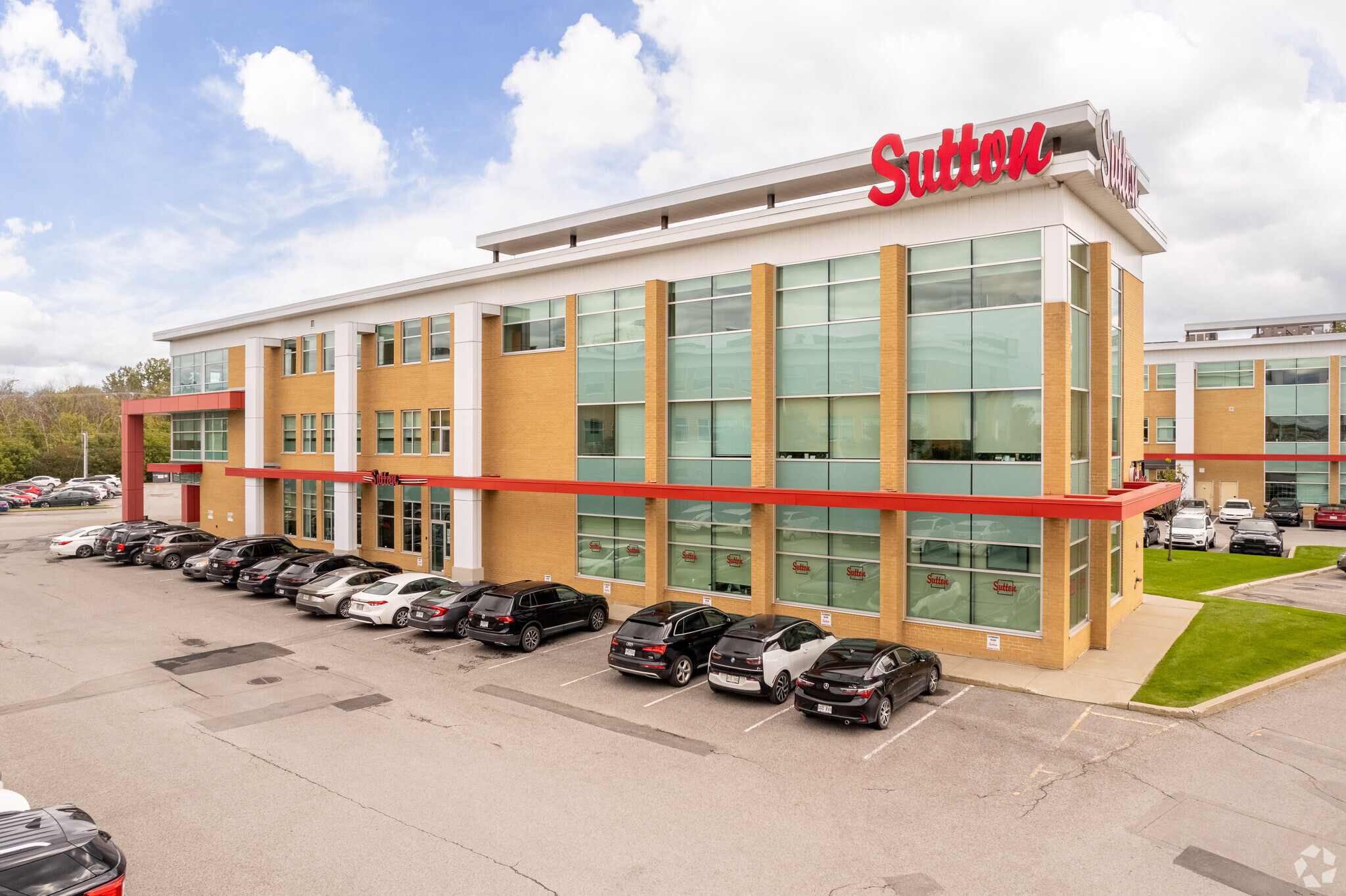 1555 Boul De L'avenir, Laval, QC à louer Photo principale– Image 1 sur 6