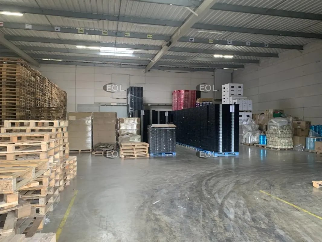 Local d’activités dans Châteaurenard à louer Photo de l’immeuble– Image 1 sur 3