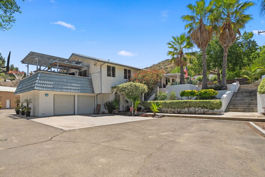 11111 Spanish Hills Dr, Corona, CA à vendre - Photo de l’immeuble – Image 2 sur 75