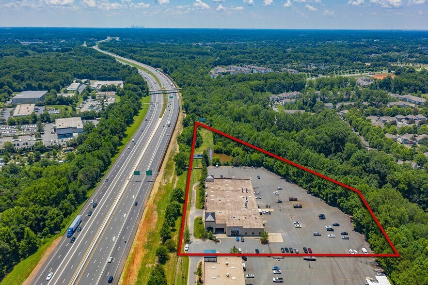 20440 Chartown Dr, Cornelius, NC à vendre - Photo de l’immeuble – Image 3 sur 12