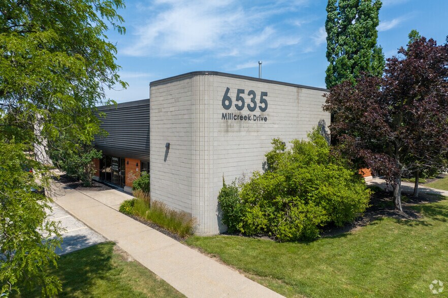 6535 Millcreek Dr, Mississauga, ON à louer - Photo de l’immeuble – Image 3 sur 5