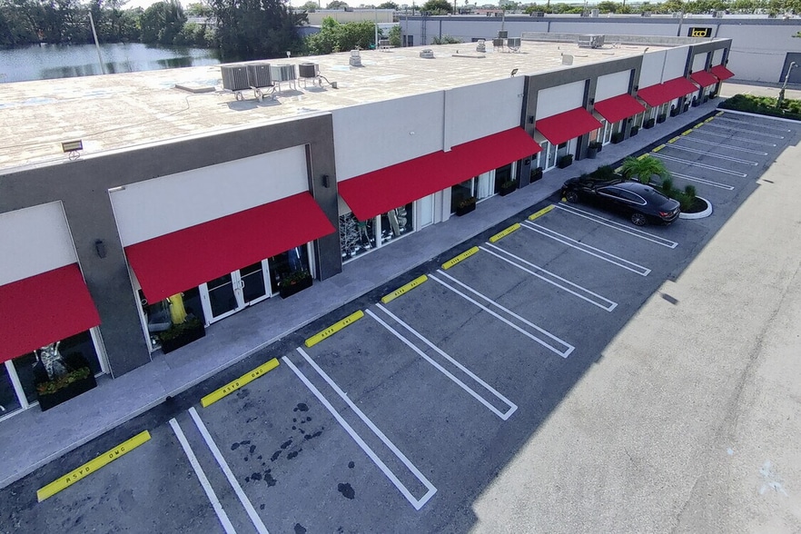 7850 NW 32nd St, Doral, FL à louer - Photo de l’immeuble – Image 2 sur 16