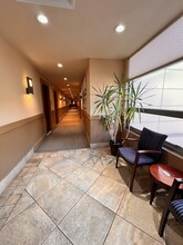 50 Upper Montclair Plz, Montclair, NJ à louer Hall d’entrée– Image 2 sur 9