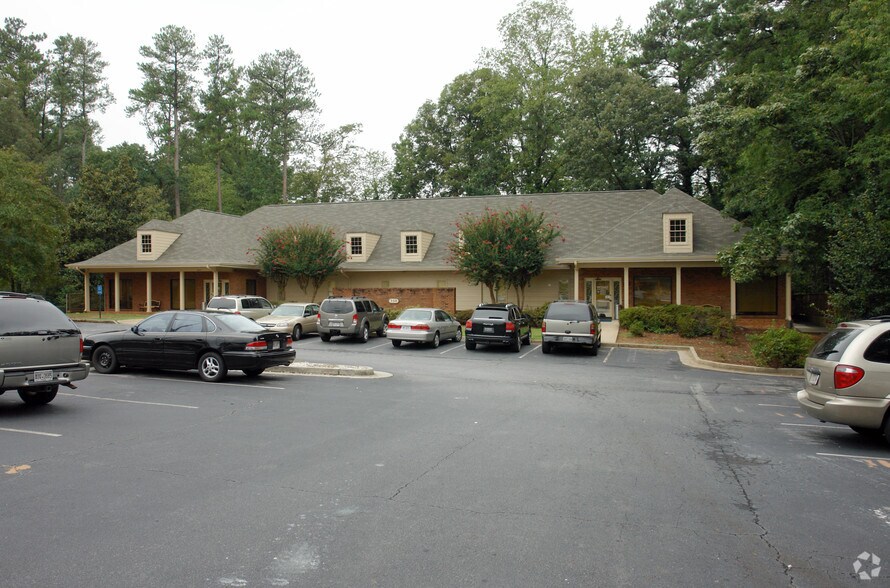 320 Winn Way, Decatur, GA à louer - Photo principale – Image 1 sur 2