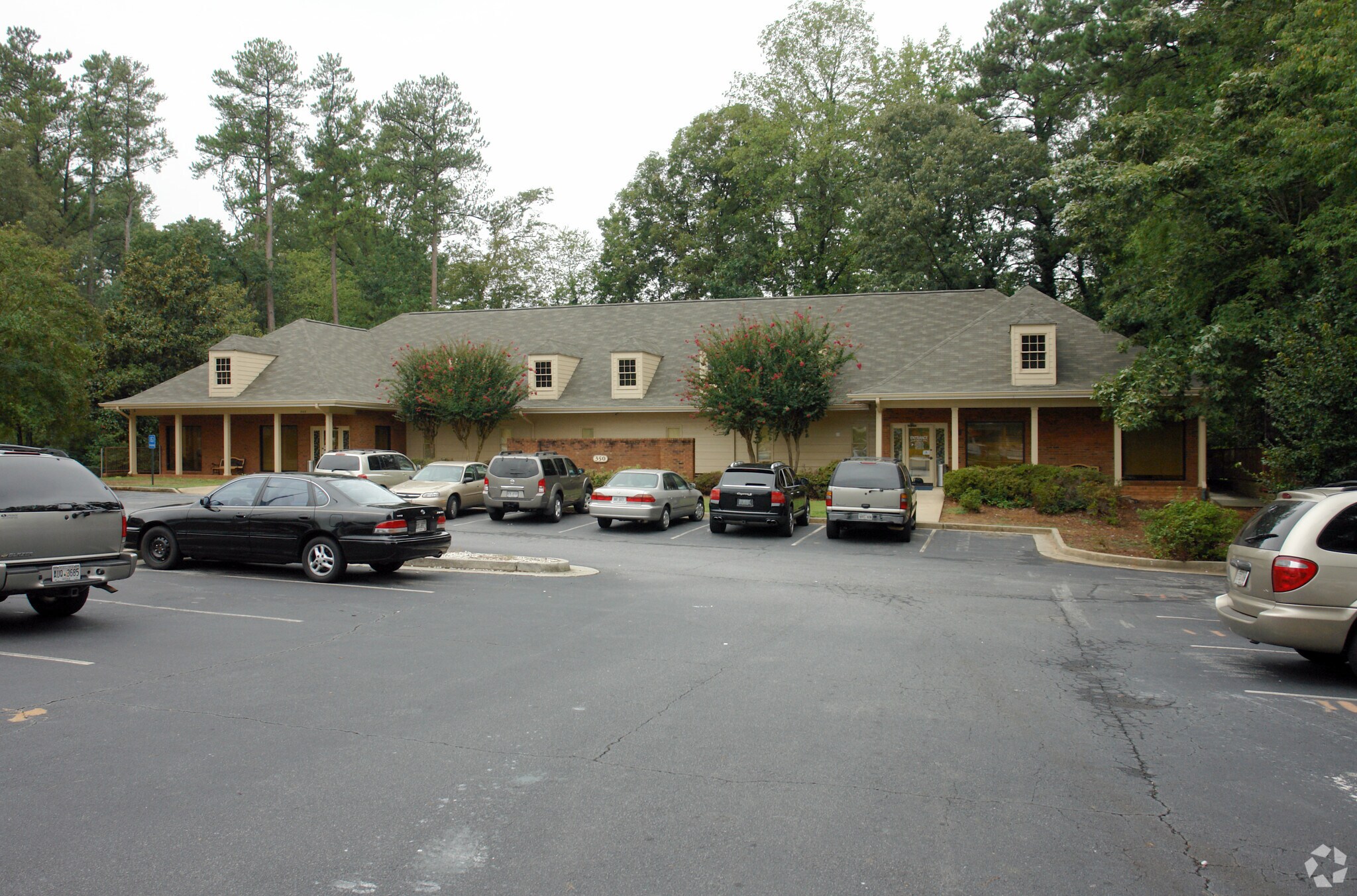 320 Winn Way, Decatur, GA à louer Photo principale– Image 1 sur 3