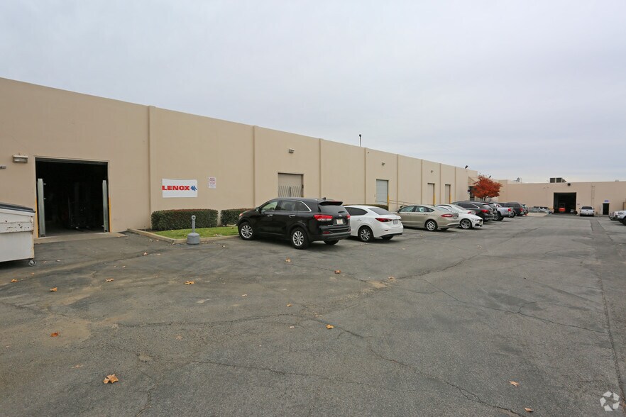 2022-2066 W 11th St, Upland, CA à louer - Photo de l’immeuble – Image 3 sur 4