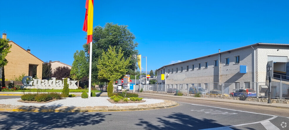 Carretera Torrelaguna, 5, Guadalix de la Sierra, Madrid à louer - Photo de l’immeuble – Image 2 sur 4