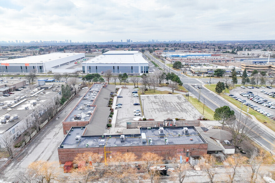 7225 Woodbine Ave, Markham, ON à louer - Photo de l’immeuble – Image 2 sur 4