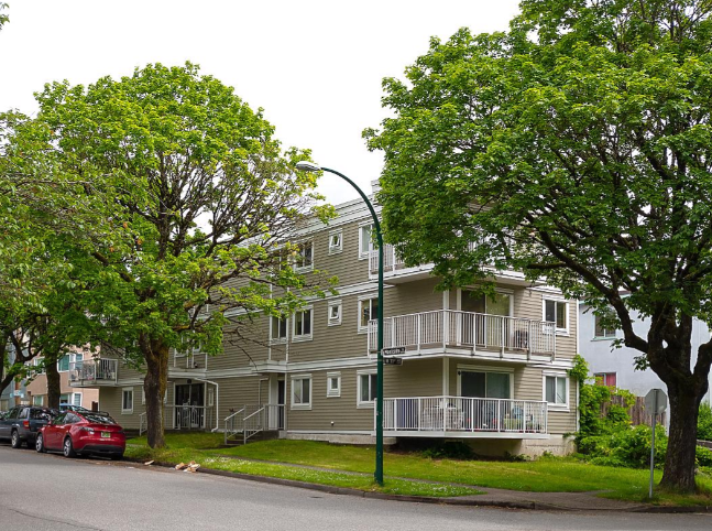 8690 Montcalm St, Vancouver, BC à vendre - Photo de l’immeuble – Image 3 sur 3