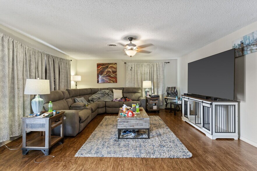 1603 N Main St portefeuille de 2 biens à vendre sur LoopNet.fr - Photo de l’immeuble – Image 3 sur 36