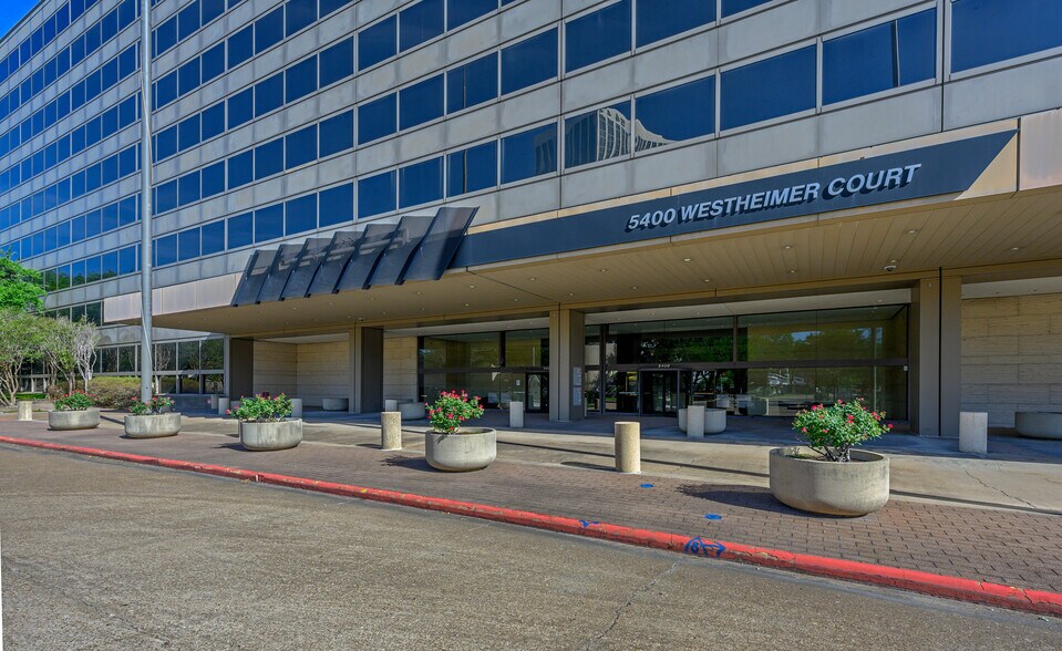 5400 Westheimer Ct, Houston, TX à vendre - Photo de l’immeuble – Image 2 sur 8