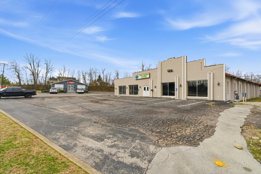 1165 N Wilson Rd, Radcliff, KY à louer - Photo de l’immeuble – Image 3 sur 8