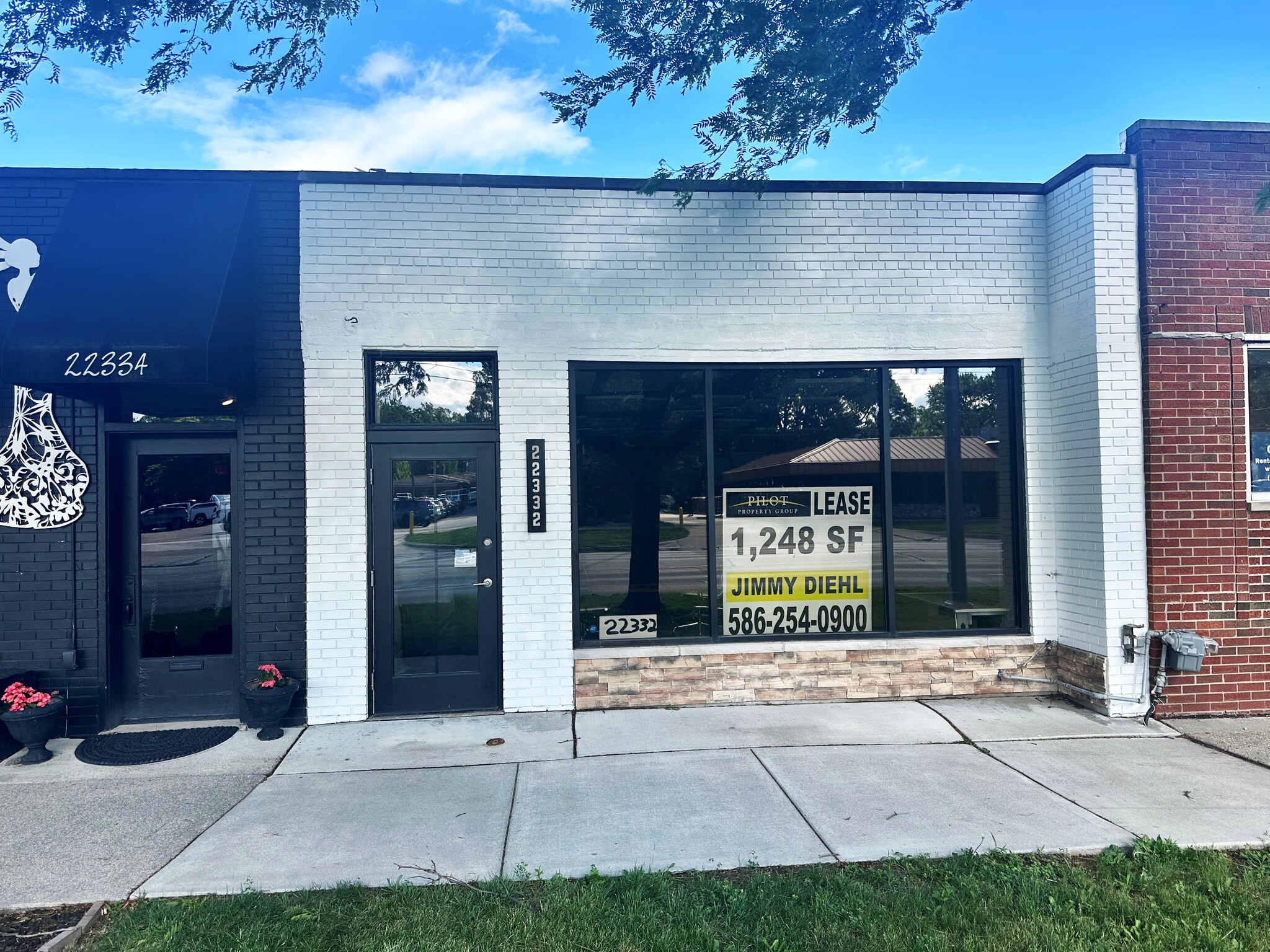22332 Harper Ave, Saint Clair Shores, MI à vendre Photo intérieure– Image 1 sur 1
