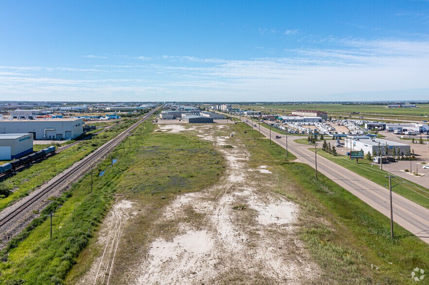 7715 Sparrow Dr, Leduc, AB à vendre - Aérien – Image 2 sur 3