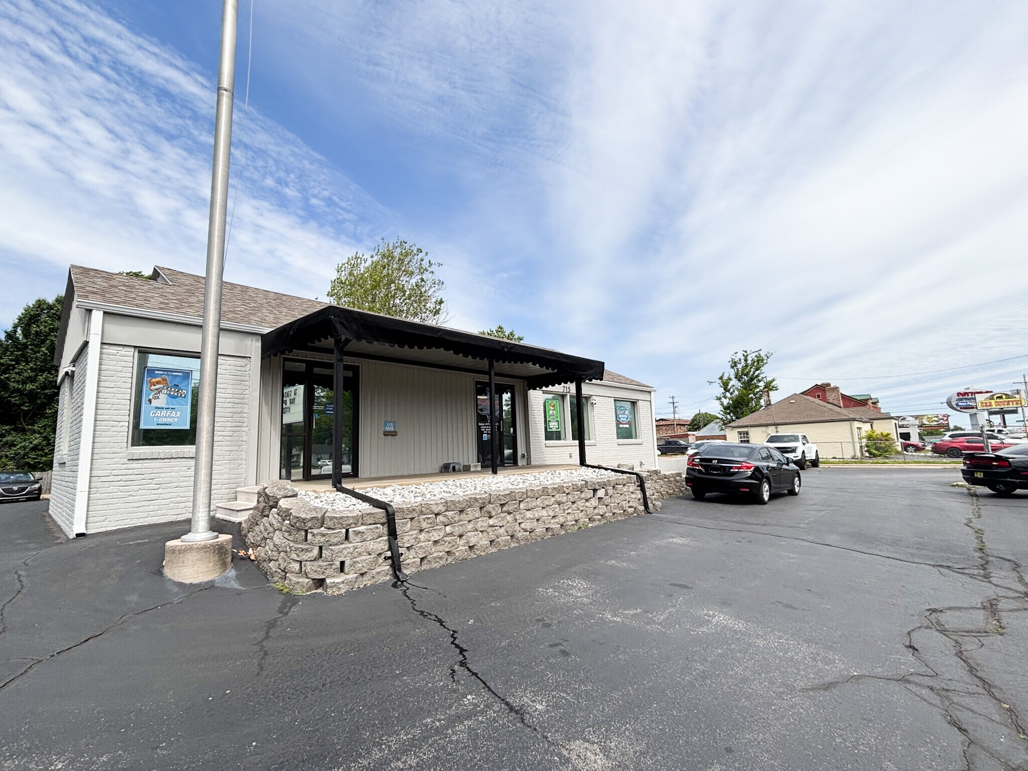 715 S Glenstone Ave, Springfield, MO à louer Photo de l’immeuble– Image 1 sur 15