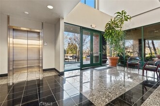 901 Bruce Rd, Chico, CA à louer Photo de l’immeuble– Image 2 sur 9