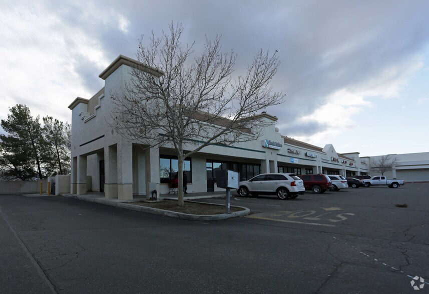20783 Bear Valley Rd, Apple Valley, CA à louer - Photo de l’immeuble – Image 2 sur 6
