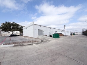 8666 Huebner Rd, San Antonio, TX à louer Photo de l’immeuble– Image 2 sur 2