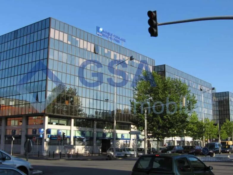 Bureau dans Évry-Courcouronnes à louer - Photo de l’immeuble – Image 1 sur 6