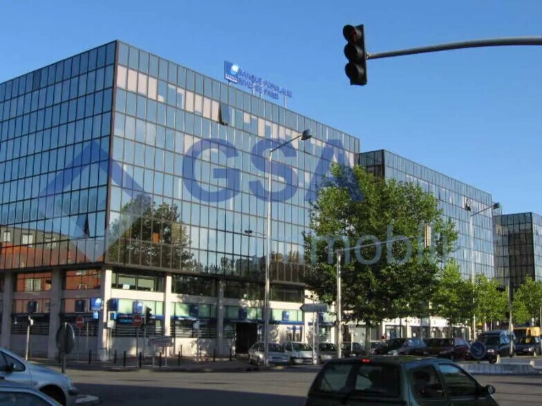 Bureau dans Évry-Courcouronnes à louer - Photo de l’immeuble – Image 1 sur 5