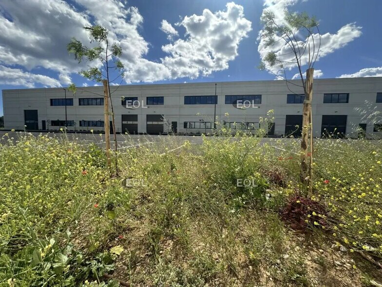 Local d’activités dans La Ciotat à louer - Photo de l’immeuble – Image 2 sur 7